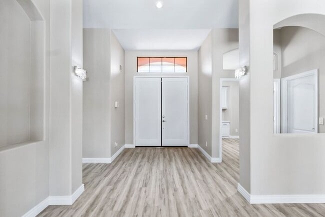 Building Photo - Gorgeous Everything you Need 4Bedroom plus Den Chandler Home!