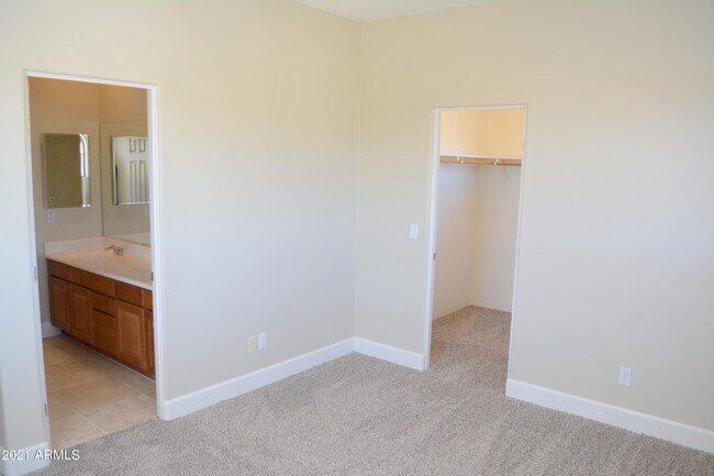 Building Photo - 7637 E Calle De Las Brisas