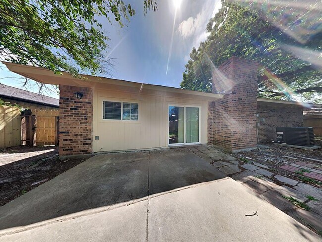 Building Photo - 7311 Thicket Trail Dr