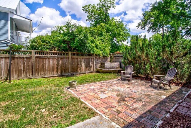 Building Photo - 206 Nun St