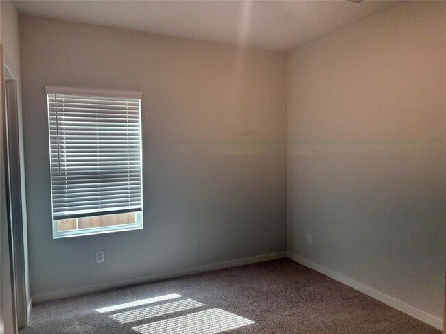 Building Photo - 5735 Blue Grama Dr