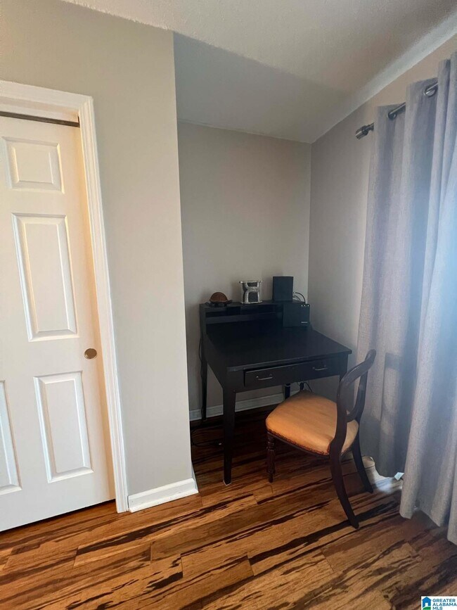 Building Photo - 1120 Beacon Pkwy W