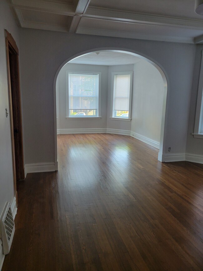 Building Photo - 3752 W Dickens Ave