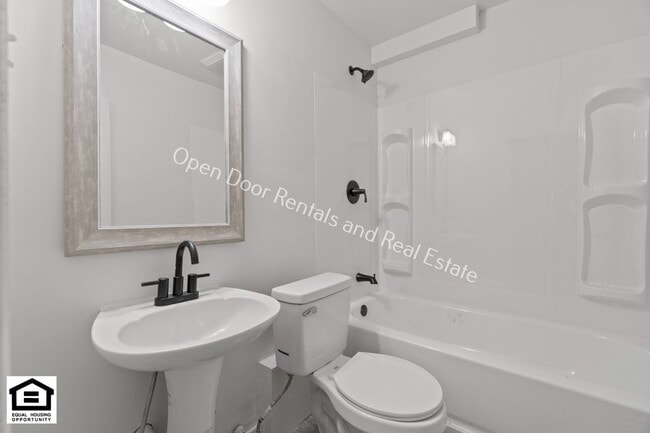Building Photo - $200 off first months rent* 2 Bedroom home...