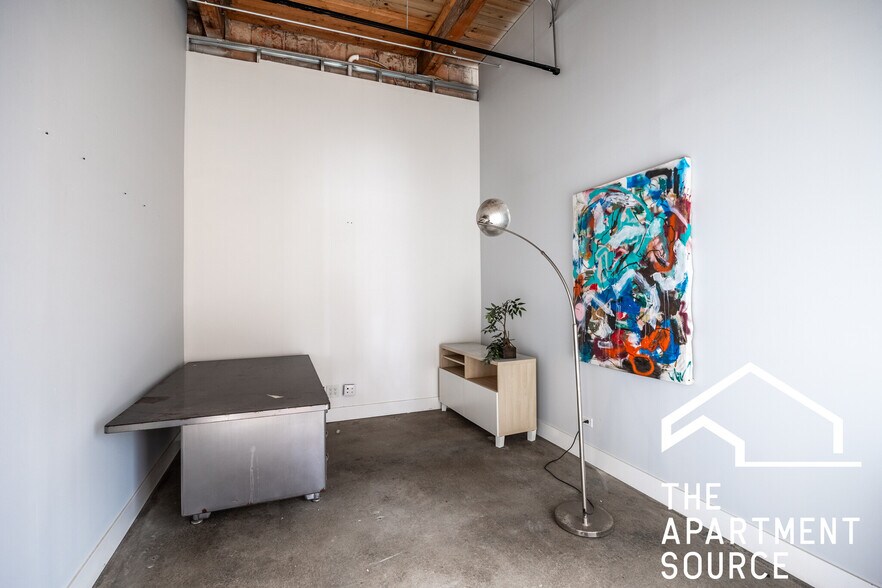 Building Photo - 3134 W Carroll Ave