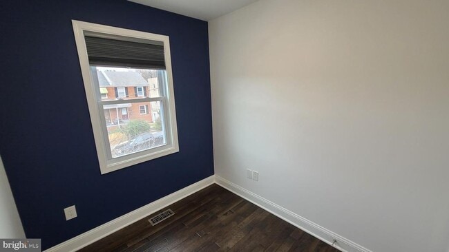 Building Photo - 417 Burbank St SE