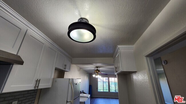 Building Photo - 4732 Elmwood Ave