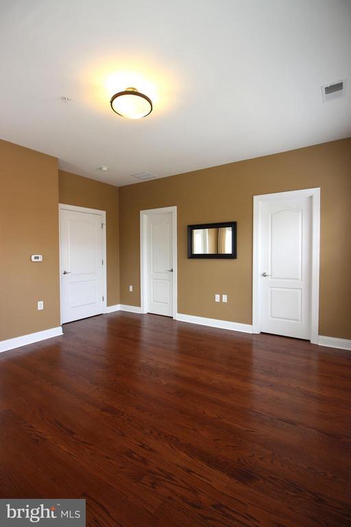 Building Photo - 421 N George Mason Dr