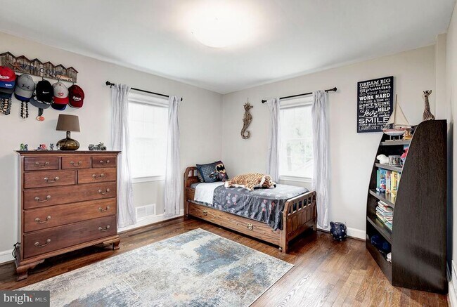 Building Photo - 5724 27th St NW