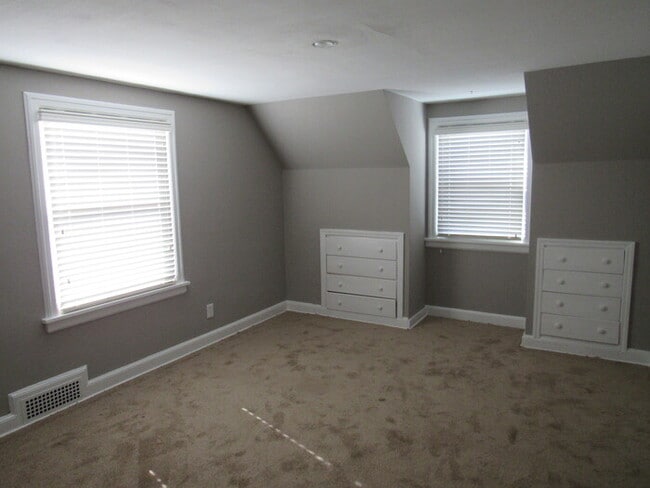 Building Photo - Cape Cod 3bed 1.5 bath in Westwood Hills, KS
