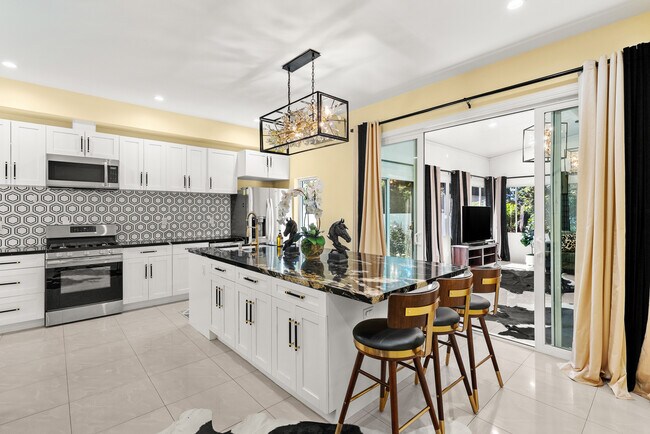 Building Photo - 17812 Parthenia St