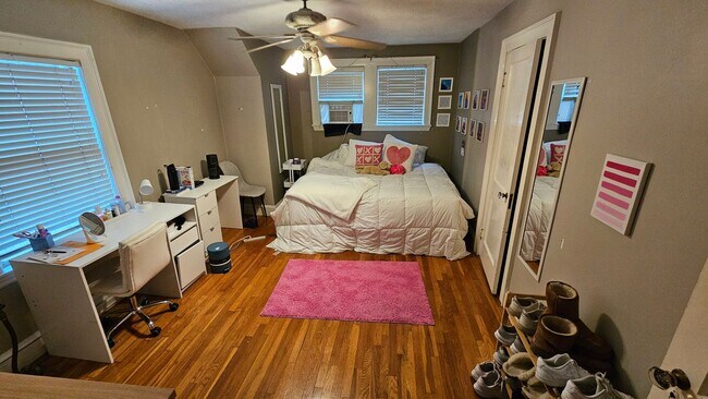 Building Photo - Walk to BC Campus. Lage Unit. In Unit Laundry. Always BC Favorite