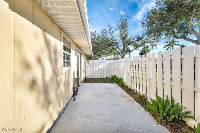 Building Photo - 14899 Crescent Cove Dr
