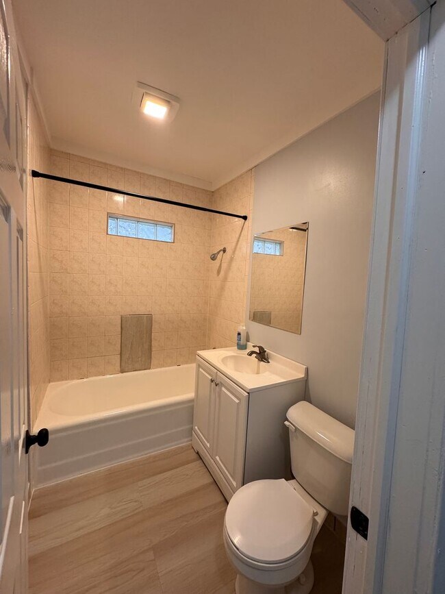 Building Photo - 1429-1431 Knox Ave N