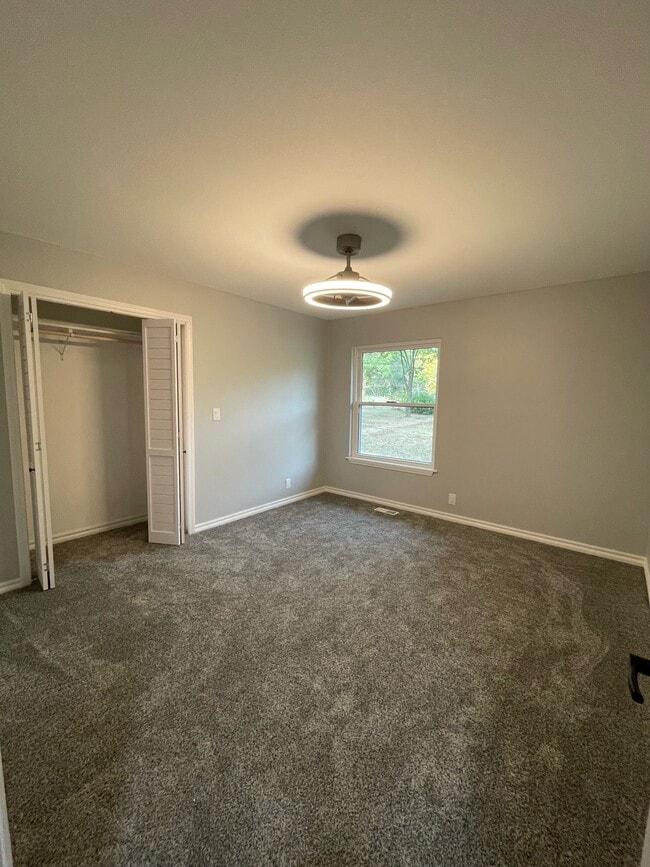 Building Photo - 106 Oak Hills Dr