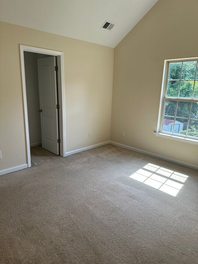 Building Photo - 4 Bedrooms, 3 Bathrooms - Home in Stockbri...