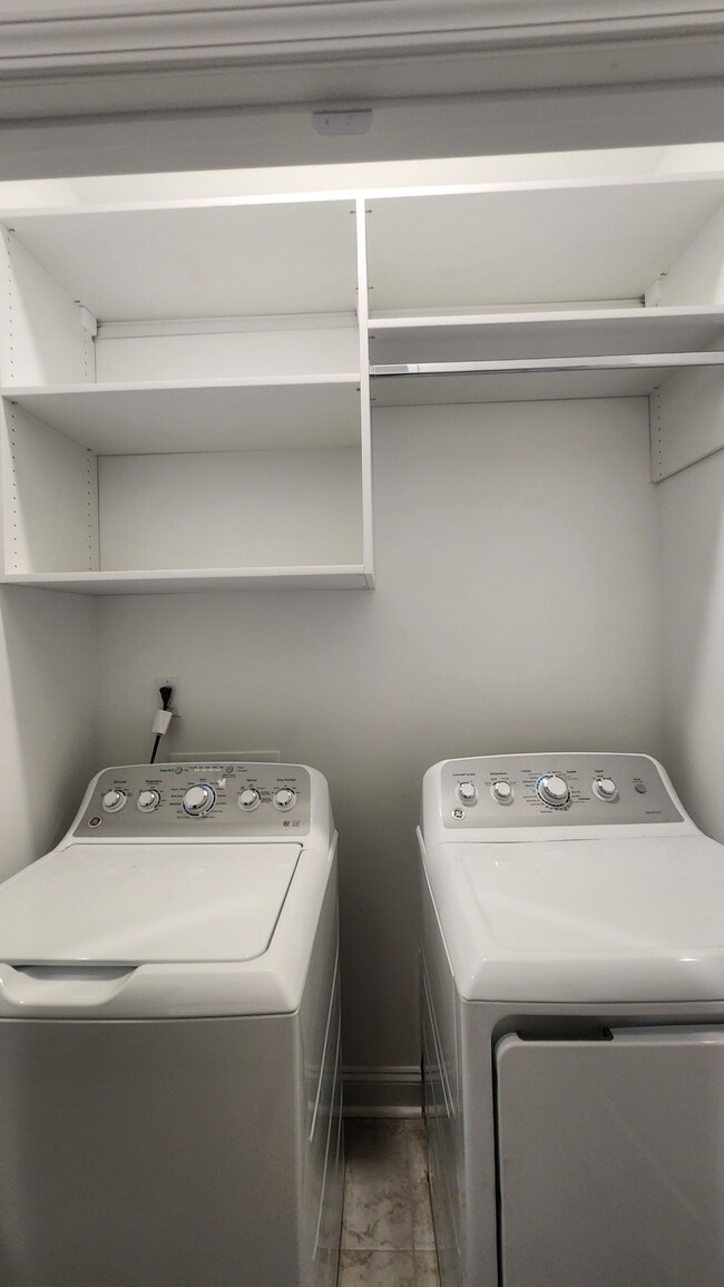 Building Photo - 707 Hoke Ln