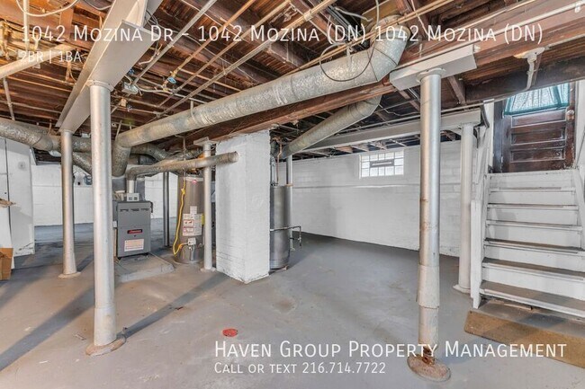 Building Photo - 1042 Mozina Dr