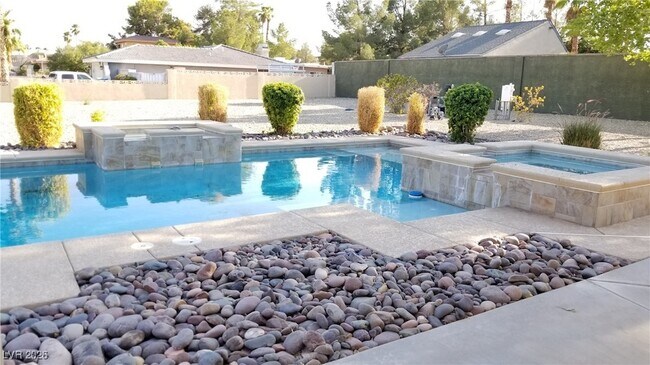 Building Photo - 7015 W El Parque Ave