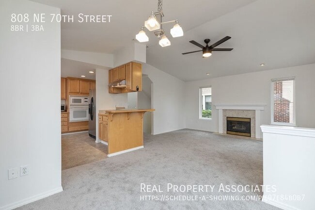 Building Photo - 808 NE 70th St