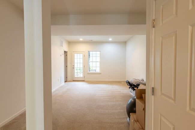 Building Photo - 703 Rainier Rd