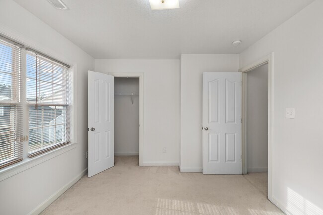 Building Photo - 403 Springwood Dr