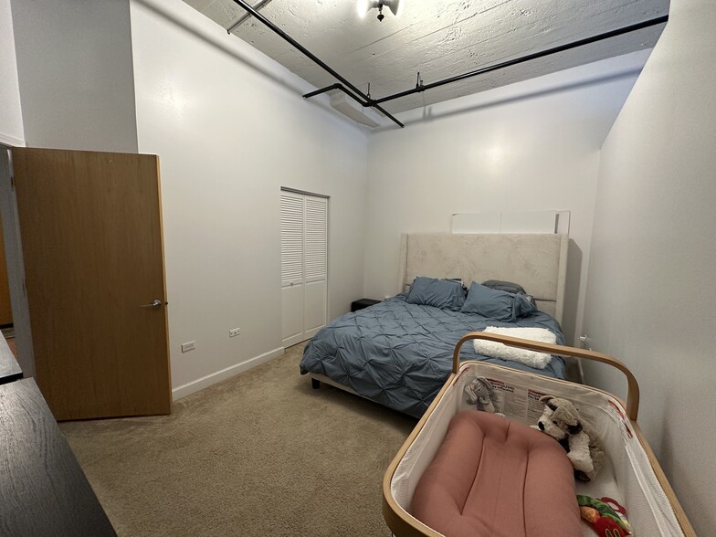 Building Photo - 221 E Cullerton St