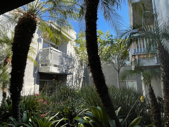 Primary Photo - 1410 Wellesley Ave