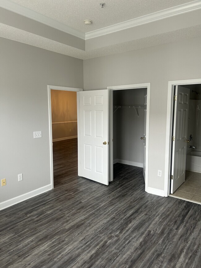 Building Photo - 805 Crumpet Ct