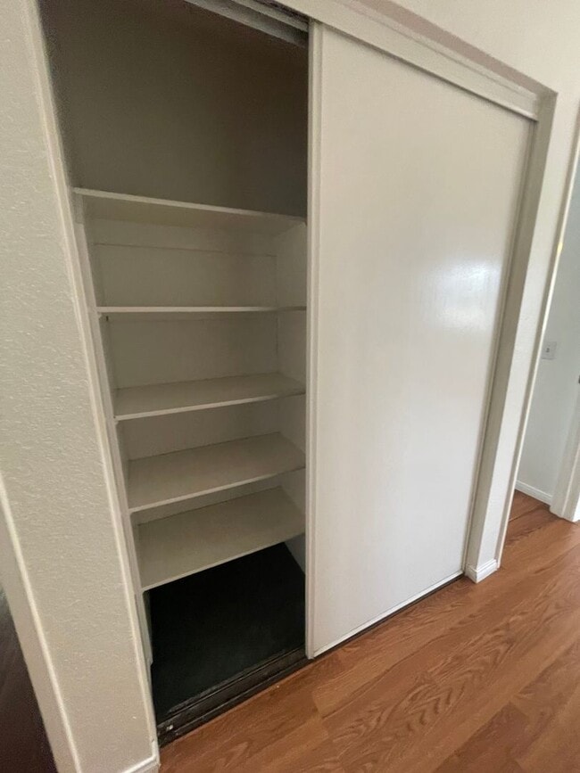 Building Photo - Charming Home in Hesperia- HOA Community- 3 Bedrooms, 2 Bathrooms, Community Park