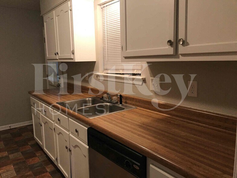Building Photo - 6418 S Fawn Hollow Cir