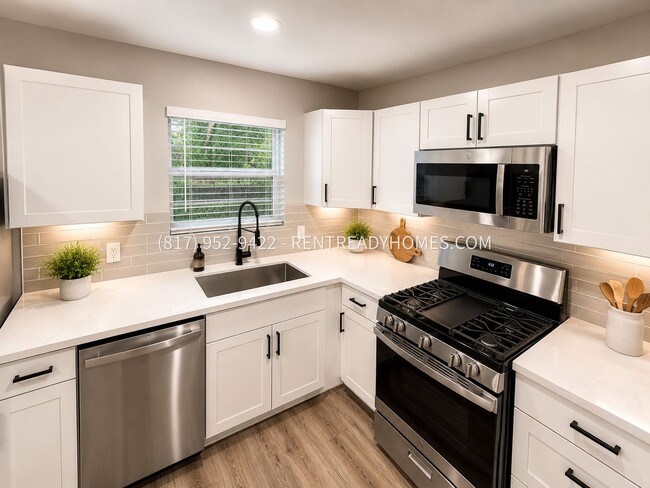 Building Photo - 6023 Heatherbrook Dr