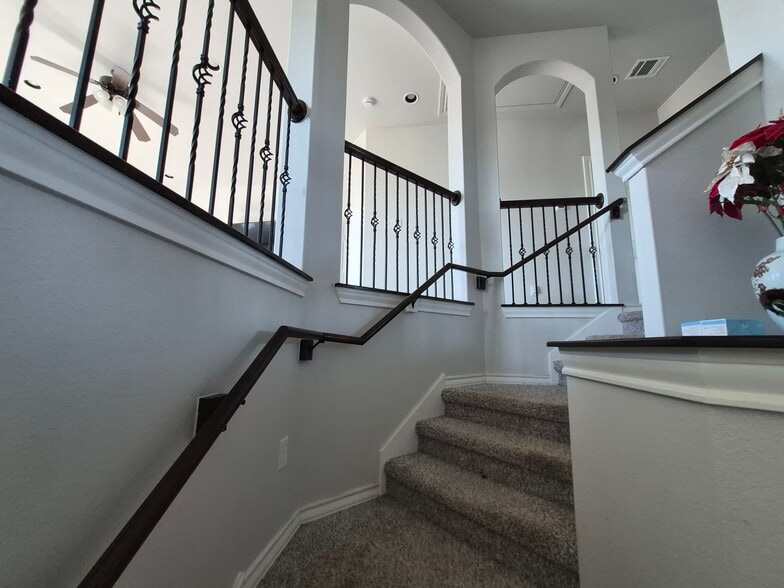 Building Photo - 7034 Comanche Star