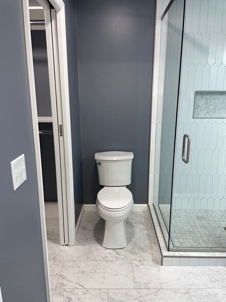 Master bathroom - 1010 Country Club Rd