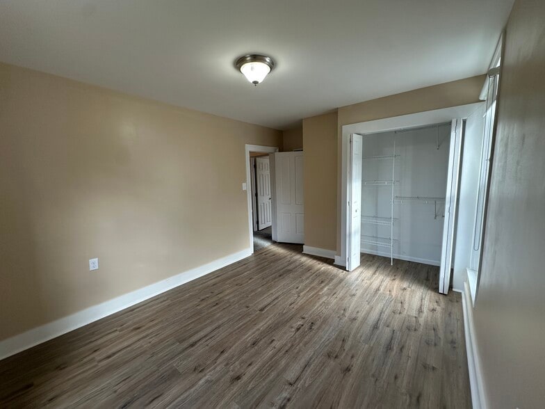 Building Photo - 711 Napoleon St