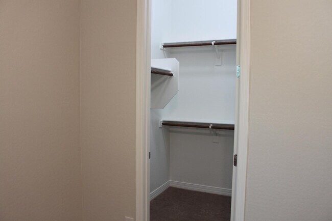 Building Photo - 3458 E Loma Vista St