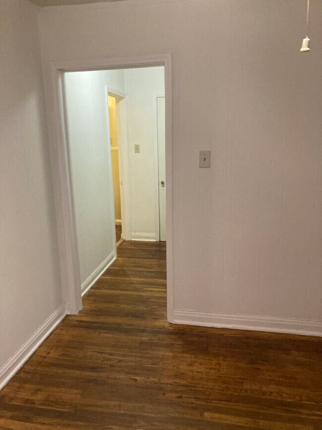 Building Photo - 525 Walton Ave