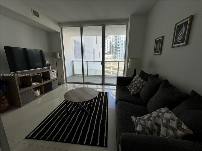 Building Photo - 1300 Brickell Bay Dr