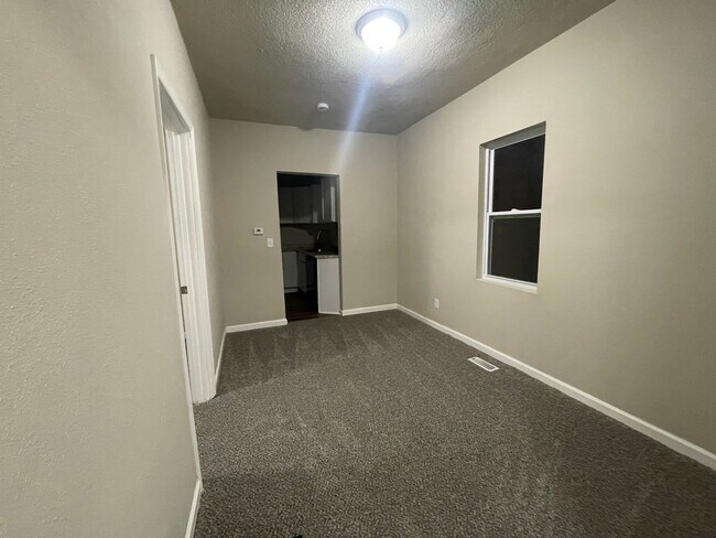Building Photo - One Bedroom One Stall Detached Garage