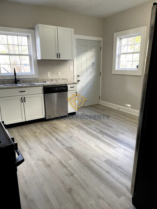 Building Photo - 926-928 N Tuxedo St.