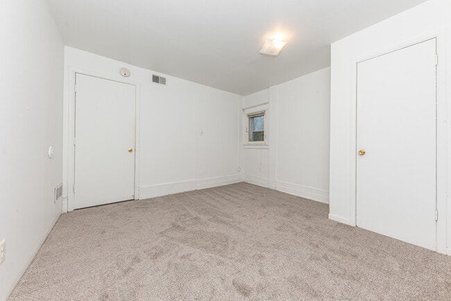 Building Photo - 808 E Ann St