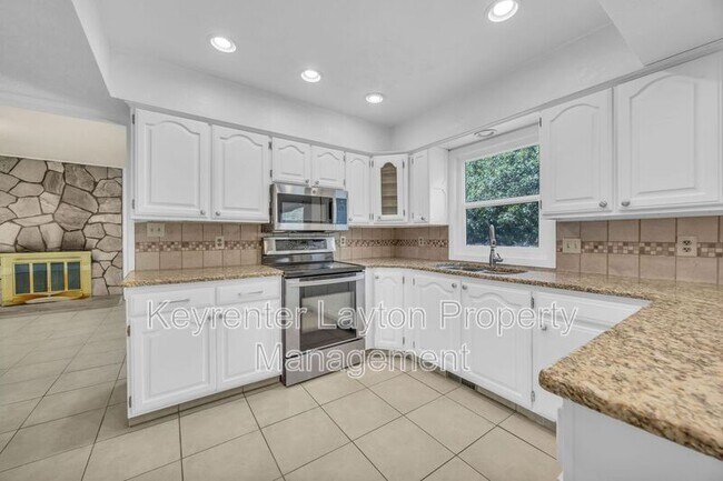 Building Photo - 2420 Bonneville Terrace Dr