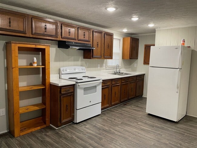 Building Photo - 3 BED, 1 BATH BRICK HOME LOCATED IN TROY