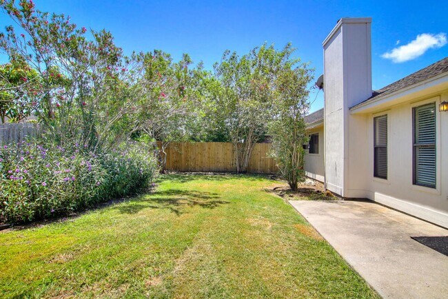 Building Photo - 3805 Julia Cir