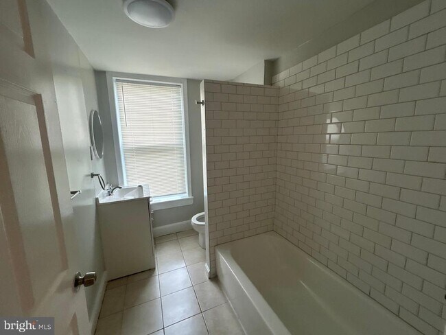 Building Photo - 531 Brinton St