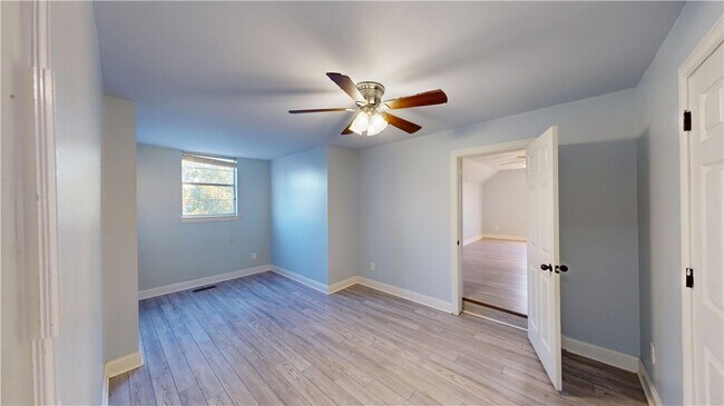 Building Photo - 2711 W Bishop Dr