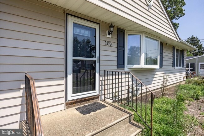 Building Photo - 109 Avaleen Pl