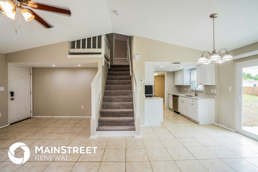 Building Photo - 1043 Cazenovia St