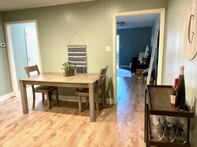 Building Photo - 211 Main St