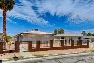 Building Photo - Duplex located in a Central Area of Las Vegas